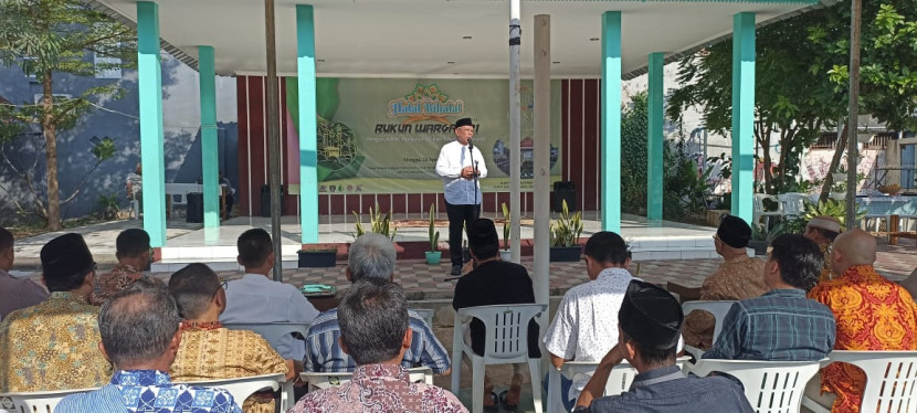 Walikota Drs. Benyamin Davnie memberikan sambutan dalam acara Halal Bihalal Warga RW.21 Vila Dago Pamulang