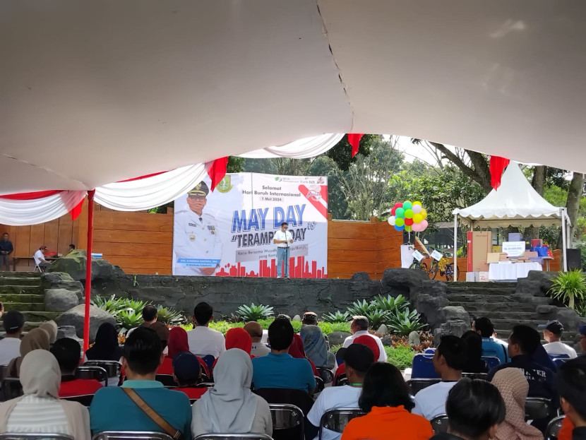 Suasana may day buruh di Kota Sukabumi yang rekreasi di wisata Santa Sea Waterpark Kota Sukabumi, Rabu (1/5/2024).