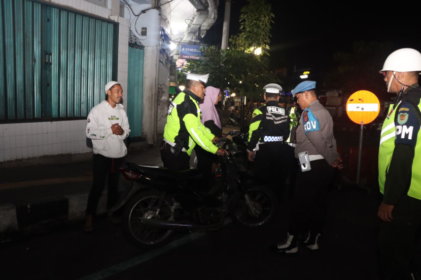 Suasana rajia KRYD yang menjaring knalpot brong digelar Polres Sukabumi Kota, Sabtu (4/5/2024) malam.