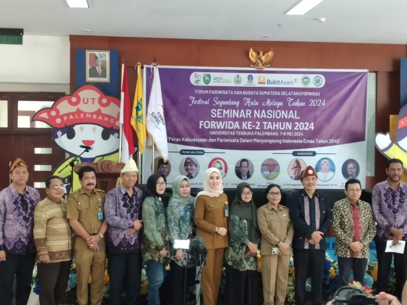 Seminar nasional kebudayaan dan pariwisata dalam rangkaian Festival Bukit Seguntang Hulu Melayu di Auditorium Universitas Terbuka (UT) Palembang, Selasa (7/5). (FOTO: D Oskandar)