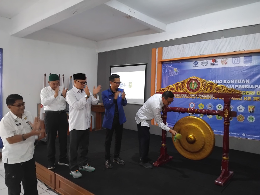 Launching pemerintah program persiapan pemagangan ke luar negeri dan pelepasan peserta magang ke Jepang di SMKS 1 PGRI Sukabumi, Rabu (8/5/2024). 