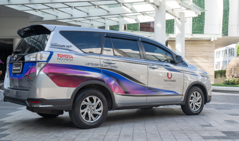 Tampak Innova EV shuttle di The Stones Hotel, Bali      dok TIMMIN