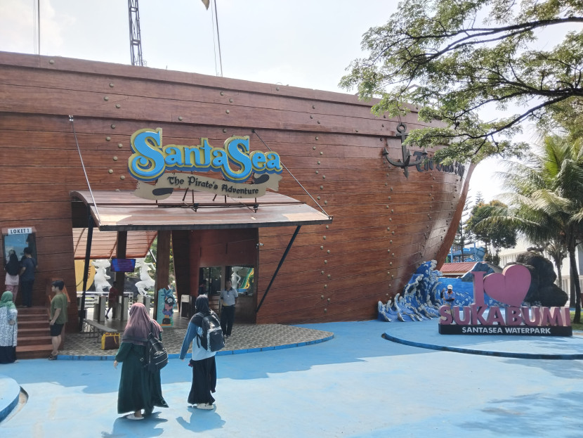 Suasana lokasi wisata Santa Sea Waterpark yang ada di Kota Sukabumi.