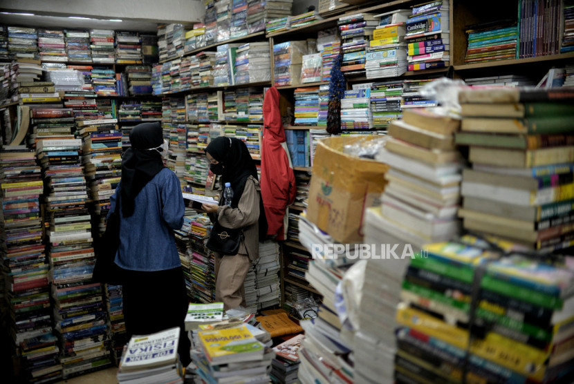 Sebuah toko buku di Kwitang, Jakarta. (Foto: Republika/Thody Badai)