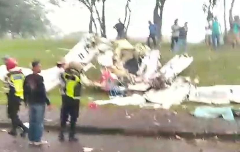 Pesawat Cessna alami kecelakaan jatuh di BSD, Tangsel, Ahad (19/05/2024). (Foto: Dok Ruzka Indonesia)