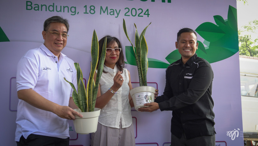 Asosiasi Asuransi Jiwa Indonesia (AAJI) mengadakan donasi tanaman lidah mertua dan literasi di Bandung, Sabtu (18/5/2024). (Foto: Dok Ruzka Indonesia)