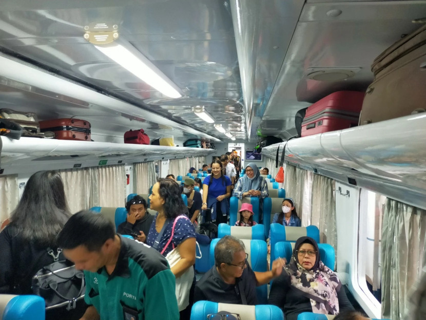 PT KAI mencatat terdapat kenaikan volume penumpang yang signifikan pada periode long weekend Waisak. (Foto: Humas PT KAI)
