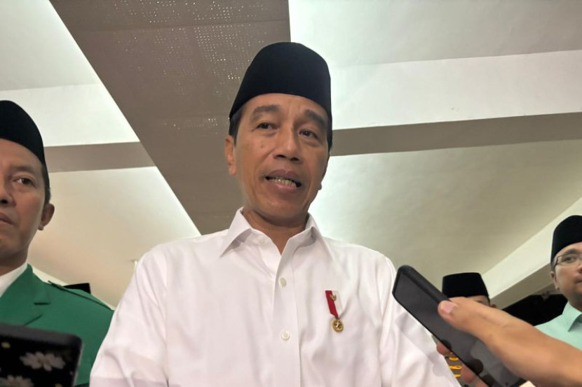 Presiden Joko Widodo usai menghadiri Pelantikan Pengurus Gerakan Pemuda (GP) Ansor 2024-2029 di Istora Senayan, Jakarta, Senin (27/5/2024). (Foto: Ant/RI)