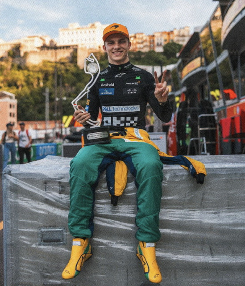 Oscar Piastri dengan piala Grand Prix Monako 2024. DOK. MCLAREN 