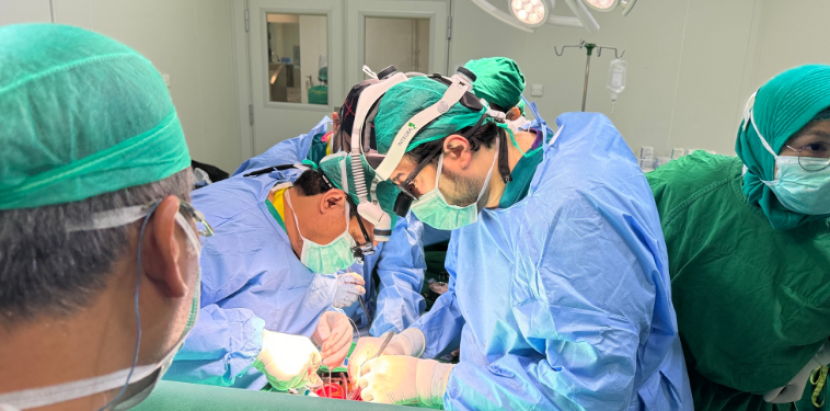 22 orang Dokter dari Arab Saudi, menyelenggarakan kegiatan sosial berupa operasi jantung gratis bagi pasien tidak mampu. Gambar: Kemenkes