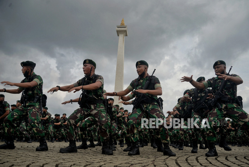 Prajurit TNI berkumpul di Monas, Jakarta Pusat.