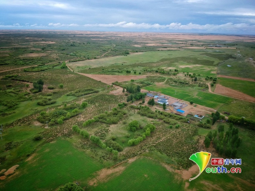 Gurun Pasir Maowusu yang seluas 42,2 ribu km persegi terletak di Ordos, Daerah Mongolia Dalam Tiongkok