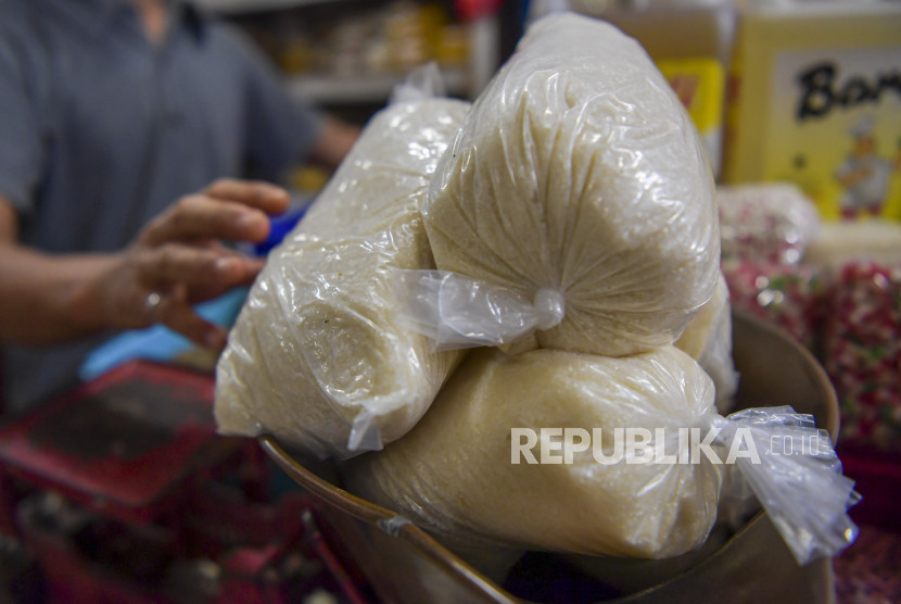 Ilustrasi pedagang gula eceran di sebuah pasar. (Foto: Dok Republika/RI)