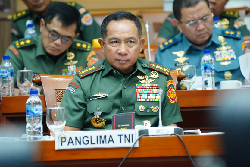 Panglima TNI Jenderal Agus Subiyanto di ruang Komisi I DPR, Kamis (6/6/2024).