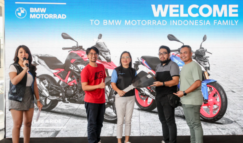 Tampak proses penyerahan BMW G310 ke konsumen    dok BMW Motorrad