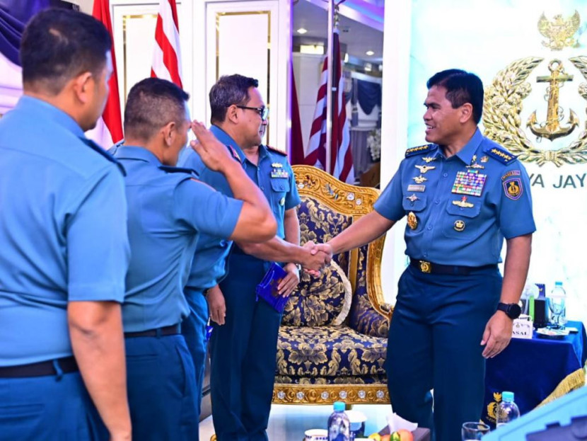 KSAL Laksamana Muhammad Ali menerima lima kolonel TNI AL yang akan pendidikan Lemhannas di luar negeri.