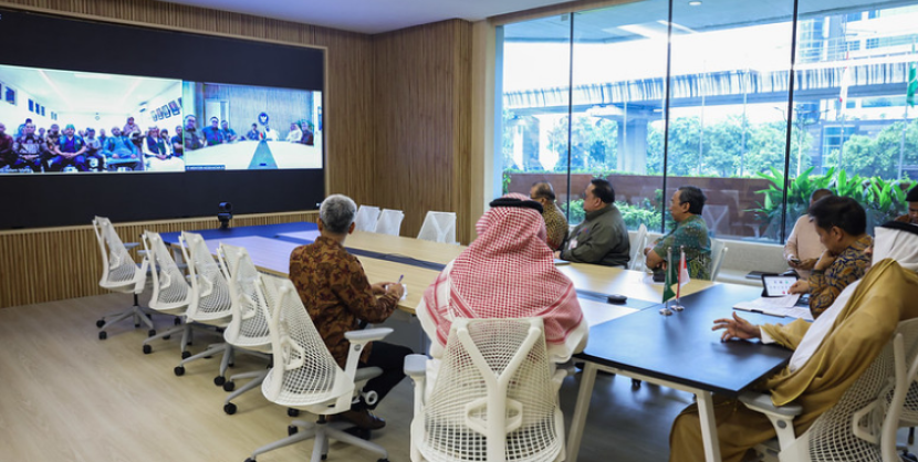 Rapat Kementerian Kesehatan bersama Tim King Salman (KS) Relief dan Muslim World League dari Arab Saudi. Gambar: Kemenkes