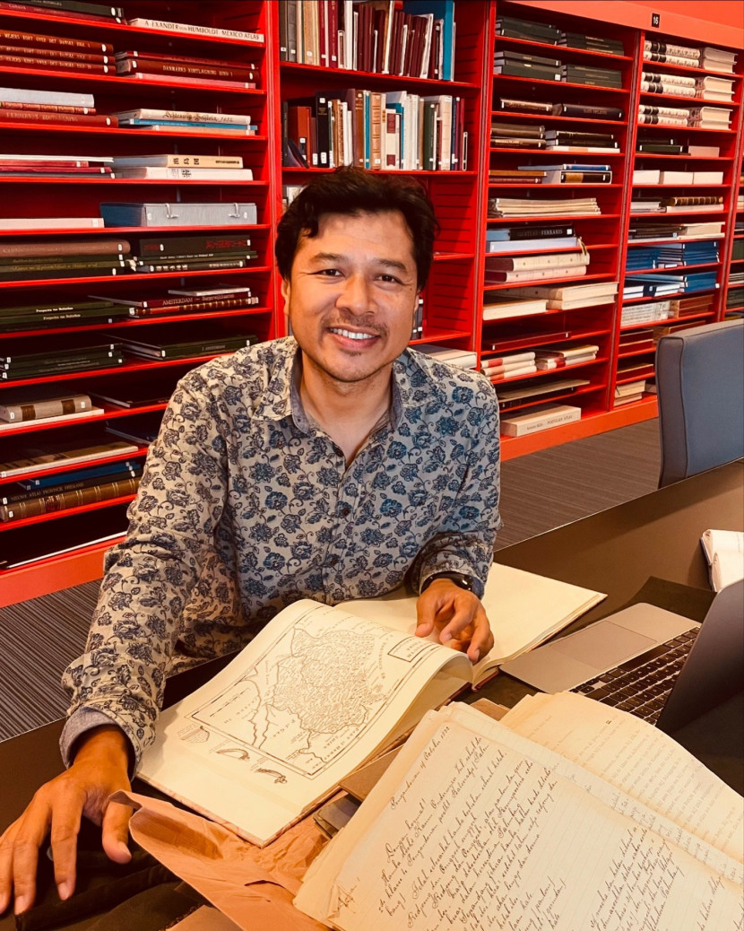 Benny Arnas di Perpustakaan Universitas Leiden, Belanda. (FOTO: FB @benny arnas)