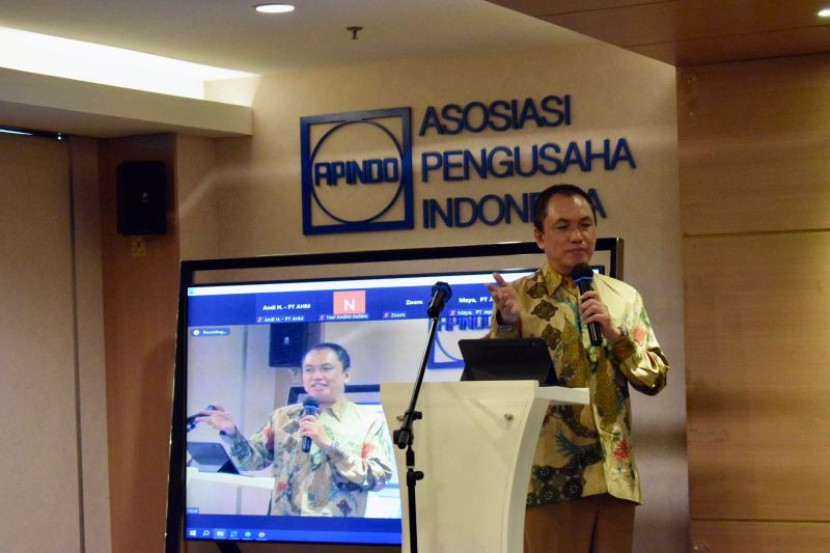 Ketua KPPU M Fanshurullah Asa memberi sambutan sekaligus membuka sosialisasi yang diinisiasi oleh Apindo bertemakan upaya pencegahan pelanggaran Undang-Undang Nomor 5 Tahun 1999 (UU No. 5/1999) di Jakarta, Kamis (13/6/2024). (Foto: Dok KPPU)