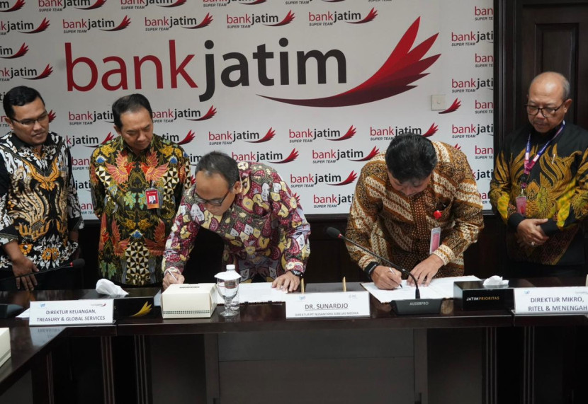 Bank Jatim tandatangani nota kesepahaman dengan PT Nusantara Sebelas Medika (Nusamed) terkait layanan jasa keuangan dan layanan jasa kesehatan. Dok. Humas Bank Jatim