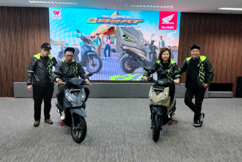 Sejak  arena PRJ dibuka, Honda BeAT telah terjual 400 unit.   Tampak  Olivia Widyasuwita, Division Head of sales PT Wahana Makmur Sejati (WMS)  sedang berpose di Honda Beat Street.        dok Motoresto.id