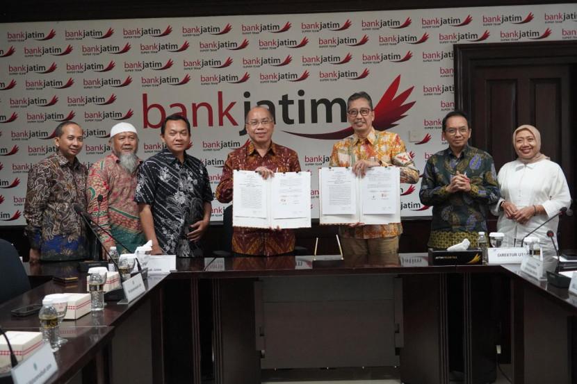 Penandatangan MoU antara Bank Jatim dan PW Muhammadiyah Jatim