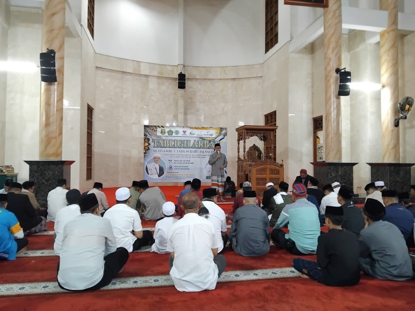 Tabligh akbar dalam rangka menyambut tahun baru Islam di Masjid Agung Kota Sukabumi, Sabtu (6/7/2024) malam.