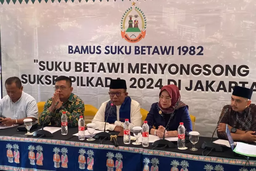 Badan Musyawarah (Bamus) Suku Betawi 1982 memberikan keterangan terkait pelaksanaan Pilkada DKI Jakarta, di Jakarta, Minggu (7/7/2024). (Foto: Dok Ruzka Indonesia)