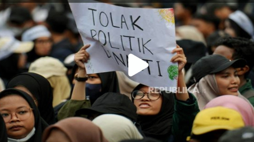 Aksi massa tolak Politik DInasti. (FOTO: Republika)