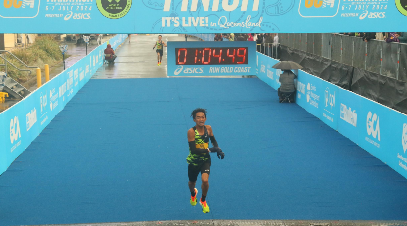 Atlet ASICS Indonesia Robi Syianturi pecahkan rekor nasional half marathon di Ajang Gold Coast Marathon 2024. (Foto: Dok Ruzka Indonesia)