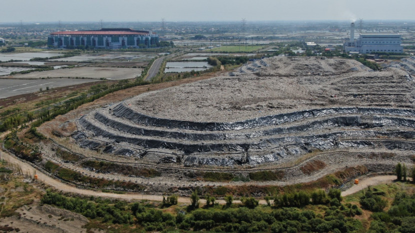 Lokasi TPA Benowo yang berdampingan dengan Stadion GBT