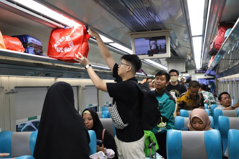 Ilustrasi. PT Kereta Api Indonesia (KAI) meminta penumpang kereta api ikut menjaga ketertiban umum selama berada di dalam kereta. (Foto: Dok. Humas PT KAI)