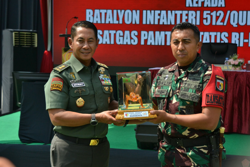 Asisten Teritorial (Aster) Panglima TNI Mayjen Novi Helmy Prasetya (kiri).