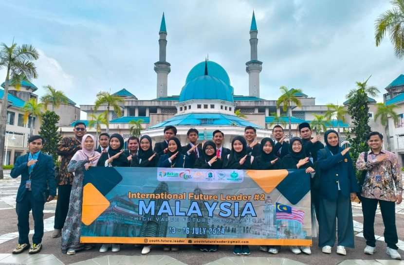 panitia dan peserta Youth Future Leaders (YFL) Batch 2 di Malaysia. (Foto: Dok Ruzka Indonesia)