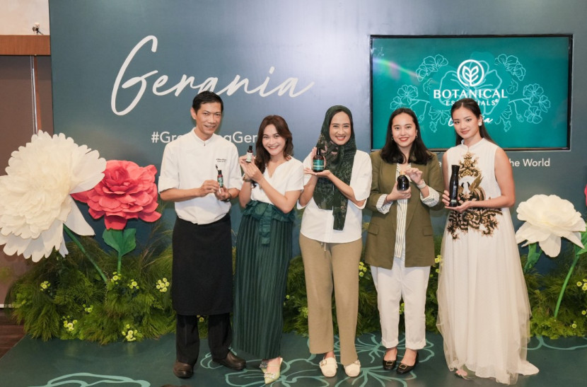 Momen peresmian produk terbaru Botanical Essential, Gerania, dalam acara Product Launching Gerania by Botanical Essential di Hotel Indonesia Kempinski, Jakarta. (Foto: Dok Ruzka Indonesia)