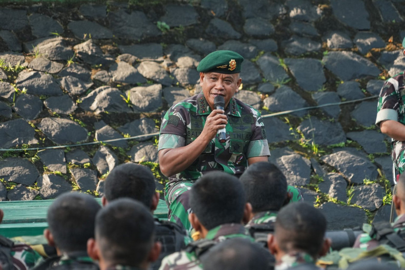 Panglima Kostrad Letjen Muhammad Saleh Mustafa.