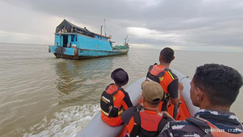 Tim SAR melakukan pencarian Kapal LCT Cita XX di Papua. (Foto: Kominfo)