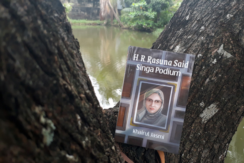 Novel biografi “HR Rasuna Said Singa Podium” terbitan Republika Penerbit. (FOTO: Maspril Aries)