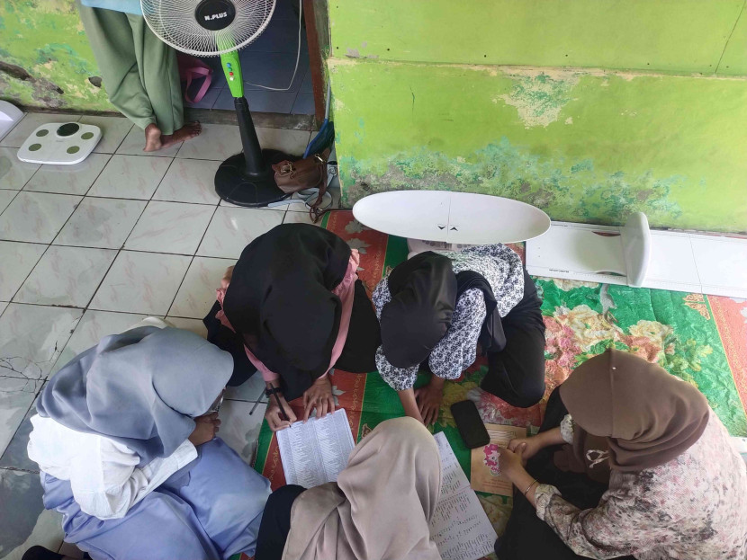 Dokumentasi Pendataan Kelengkapan NIK di Posyandu Desa Ciptamarga