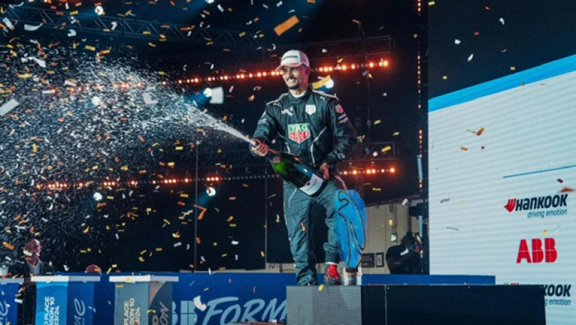 Pascal Wehrlein saat selebrasi podium. DOK. PORSCHE NEWSROOM