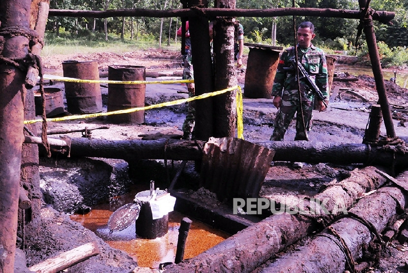 Penindakan illegal drilling di Musi Banyuasin pernah dilaksanakan dengan melibatkan TNI namun tetap saja terjadi. (FOTO: Maspril Aries)