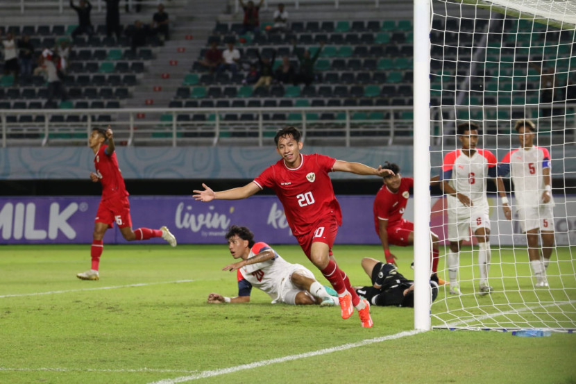 Pemain Timnas Indonesia U-19 merayakan gol yang dicetak ke gawang Filipina