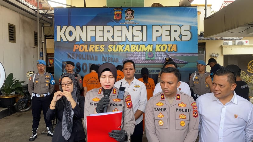 Kapolres Sukabumi Kota AKBP Rita Suwadi memberikan keterangan pers terkait kasus pornografi yang melibatkan IRT di medsos, Senin (29/7/2024).