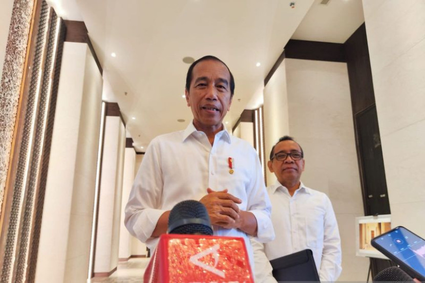 Presiden Joko Widodo memberikan keterangan pers saat kali pertama berkantor di Ibu Kota Nusantara, Kalimantan Timur, Senin (29/7/2024). (Foto: Dok Republika/Ant)