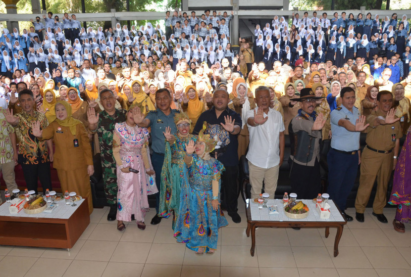 Deklarasi ‘Bandung Menuju Zero Bullying’ dan program Jamuga di Padepokan Mayang Sunda, Kota Bandung, Selasa (30/7/2024). Foto: Edi Yusuf