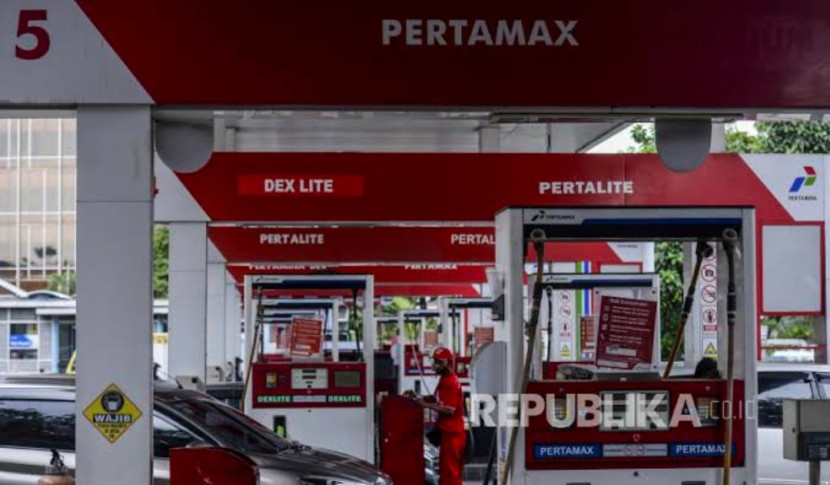 Terjadi penyesuaian harga pada BBM Non Subsidi yang terdiri dari BBM gasoline, Pertamax Turbo dan Pertamax Green 95 serta produk gasoil yaitu Pertamina Dex dan Dexlite. (Foto: Dok Republika)