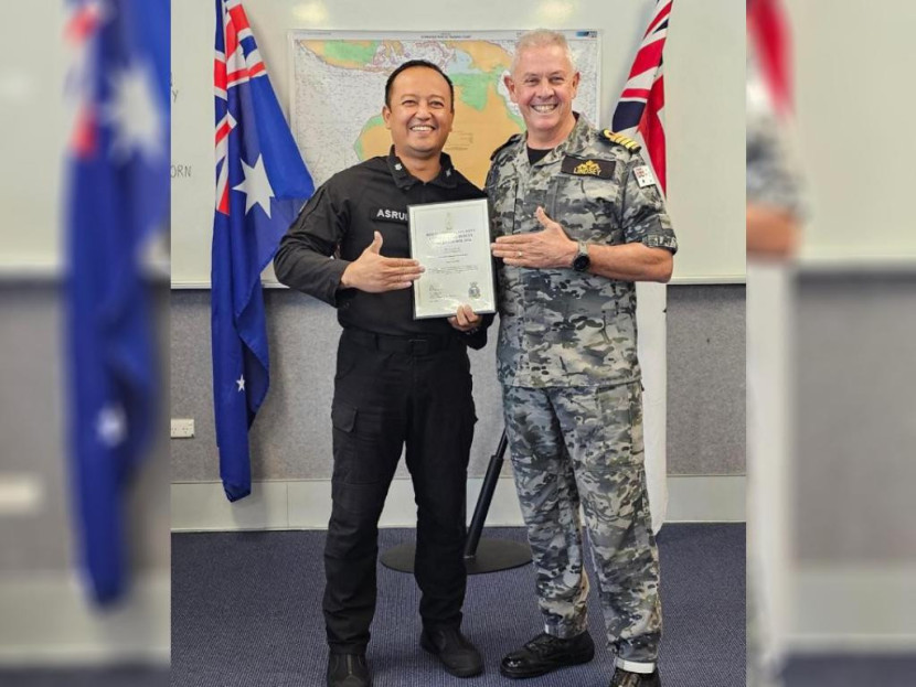 Dua perwira TNI AL lulus kursus operasi penyelamatan kapal selam di Australia. Sumber: