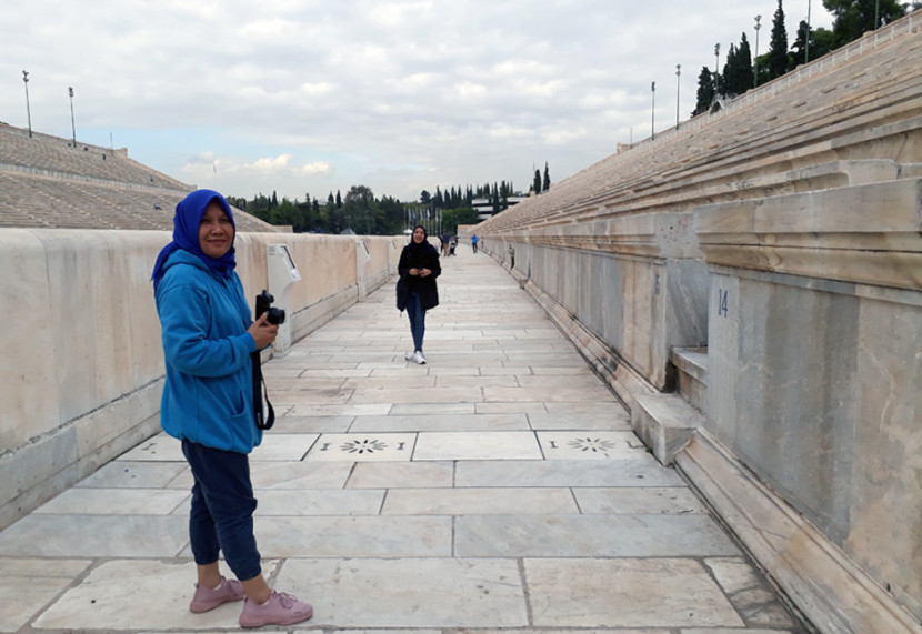 Panathenaic Stadium atau stadion Panathinaiko di Athena, Yunani dengan lantai pelataran dari marmer. (FOTO: Maspril Aries) 