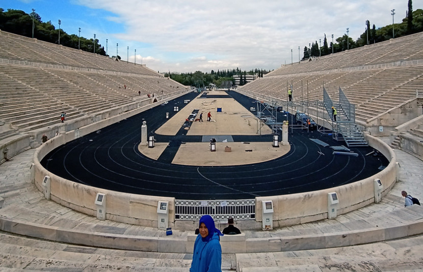 Keindahan Panathenaic Stadium atau stadion Panathinaiko di Athena, Yunani. (FOTO: Safira Yasmin) 