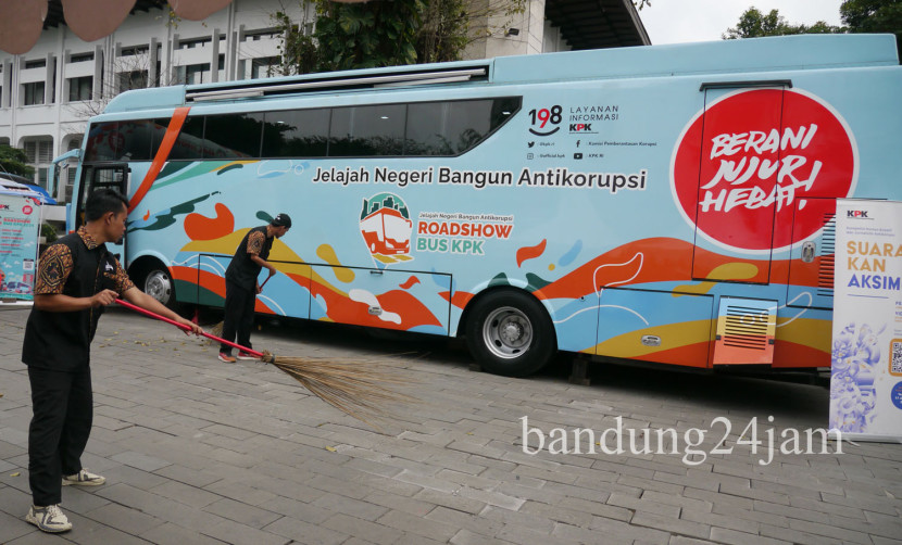 Roadshow Bus Komisi Pemberantasan Korupsi (KPK), di halaman Gedung Sate, Kota Bandung, Kamis (8/8/2024). Foto: Edi Yusuf